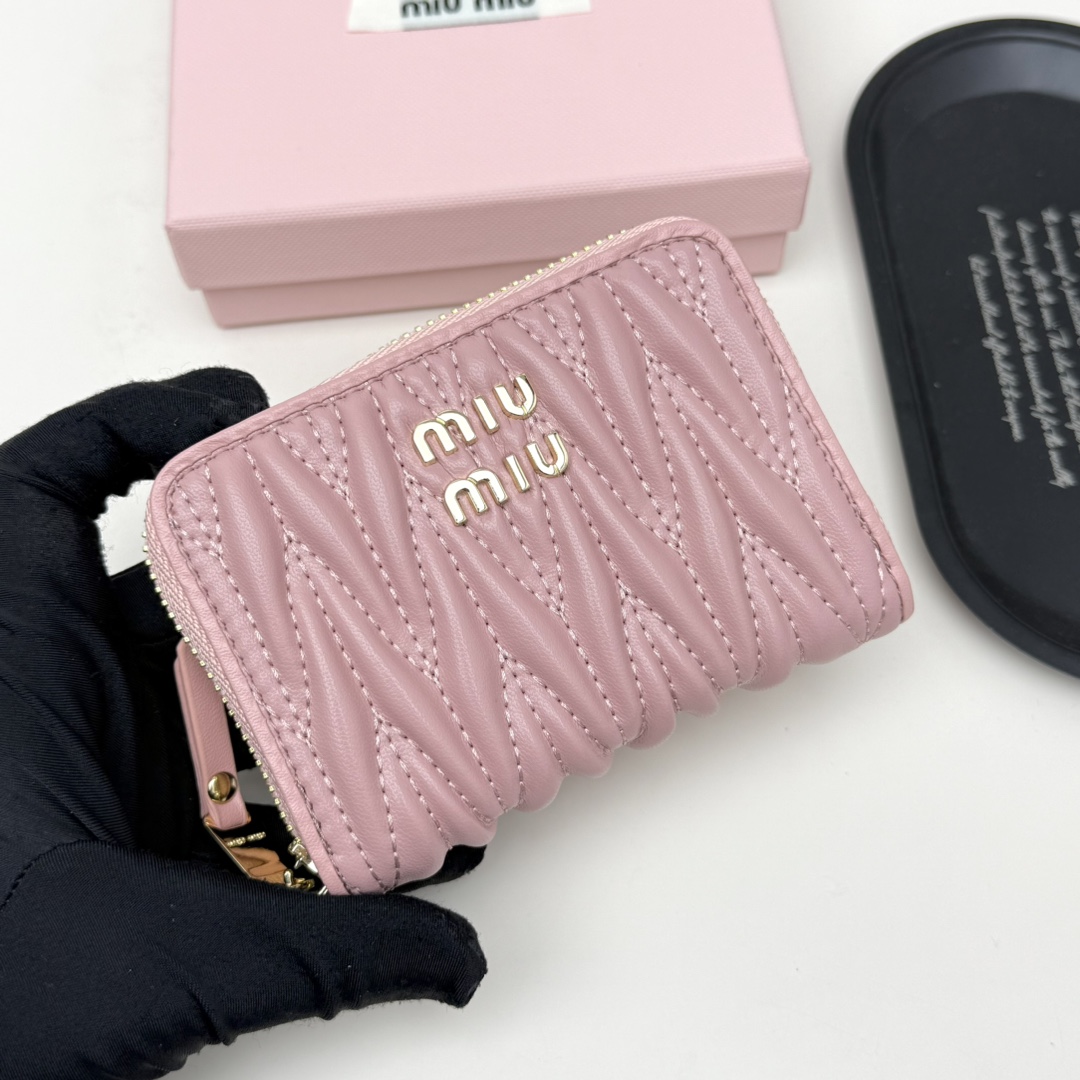 ミュウミュウ「Miu Miu」ミュウミュウ マテラッセ ラムスキン カードケース 793 / カードホルダー