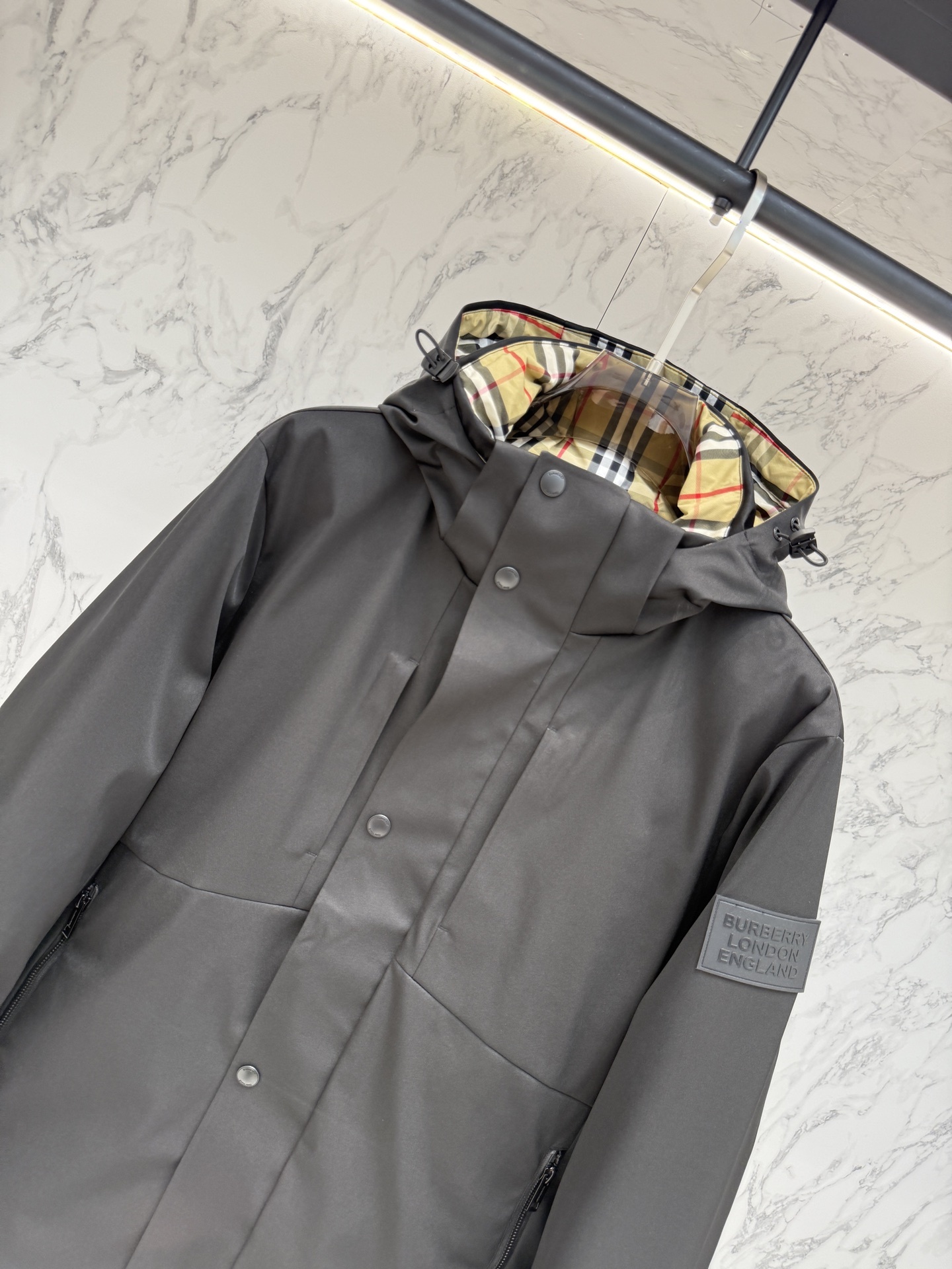 バーバリー「Burberry」秋冬フード付き防寒ダウンジャケット