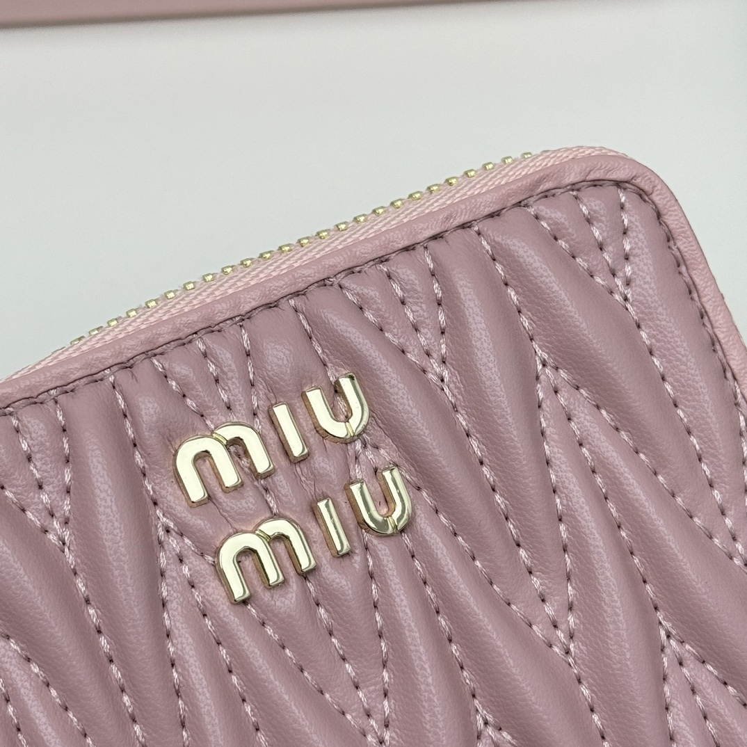 ミュウミュウ「Miu Miu」ミュウミュウ マテラッセ ラムスキン カードケース 793 / カードホルダー