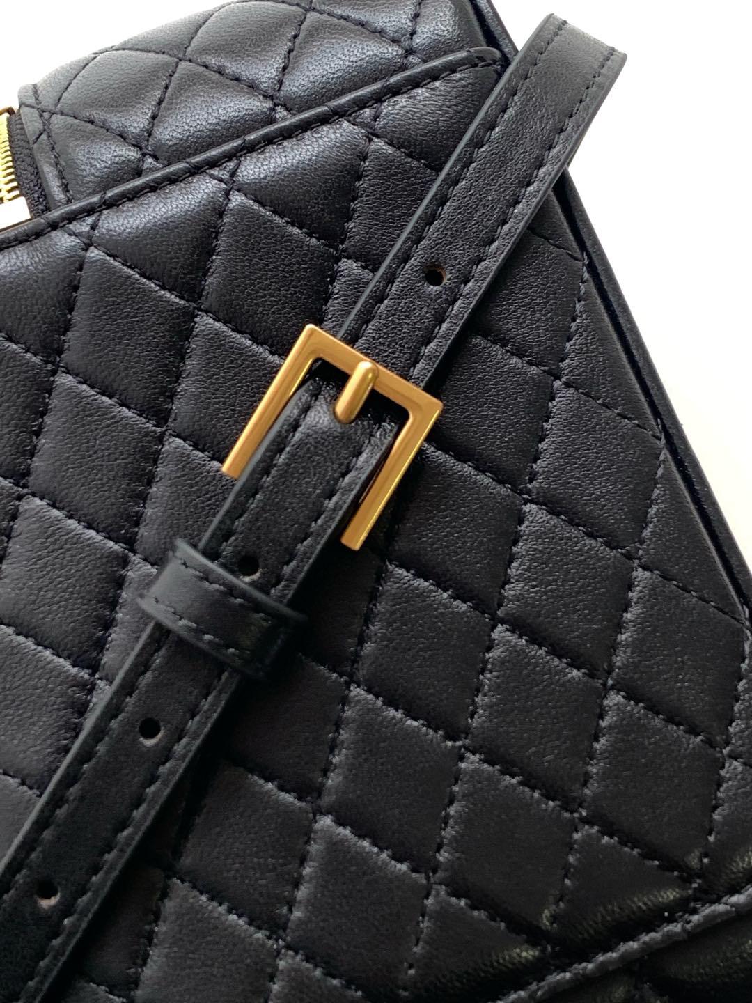 サンローラン「Saint Laurent」ギャビー ヴァニティバッグ（ラムスキン）