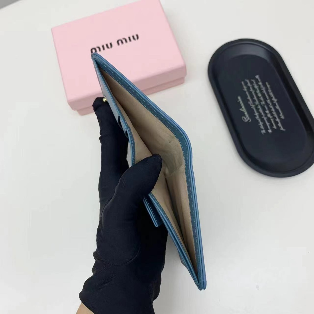 ミュウミュウ「Miu Miu」ミュウミュウ カーフスキン コンパクトウォレット 5238 / 二つ折り財布