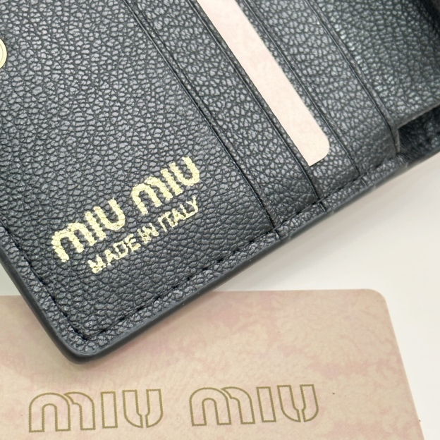 ミュウミュウ「Miu Miu」ミュウミュウ カーフスキン マルチウォレット 5236 / 二つ折り財布