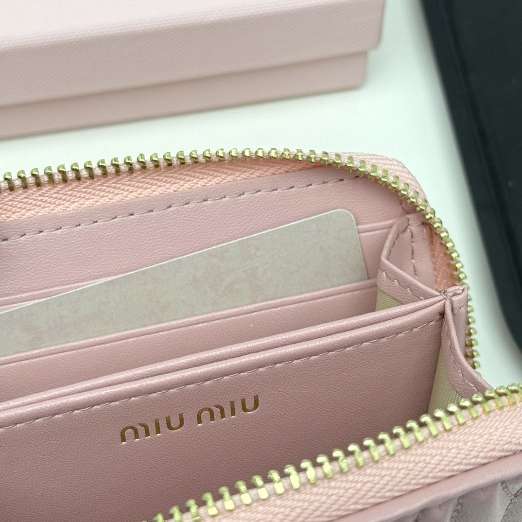 ミュウミュウ「Miu Miu」ミュウミュウ マテラッセ ラムスキン カードケース 793 / カードホルダー