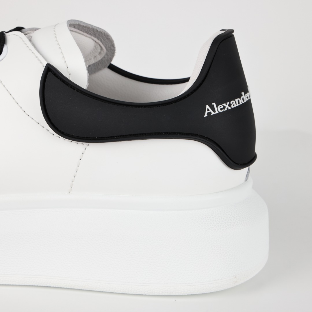 アレキサンダー・マックイーン「Alexander McQueen」アレキサンダーマックイーン オーバーサイズ スニーカー / レザースニーカー