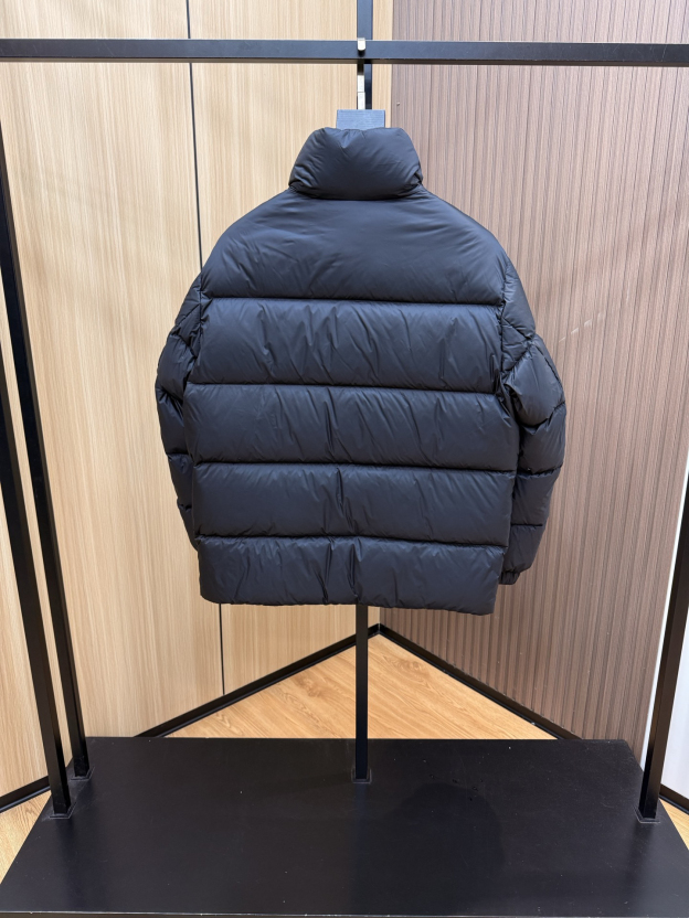 プラダ「Prada」秋冬ファッションスタンドカラーダウンジャケット