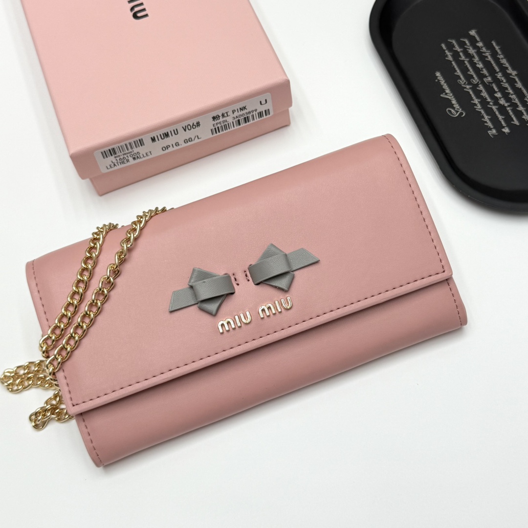 ミュウミュウ「Miu Miu」ミュウミュウ レザーミニバッグ V06 / ハンドバッグ