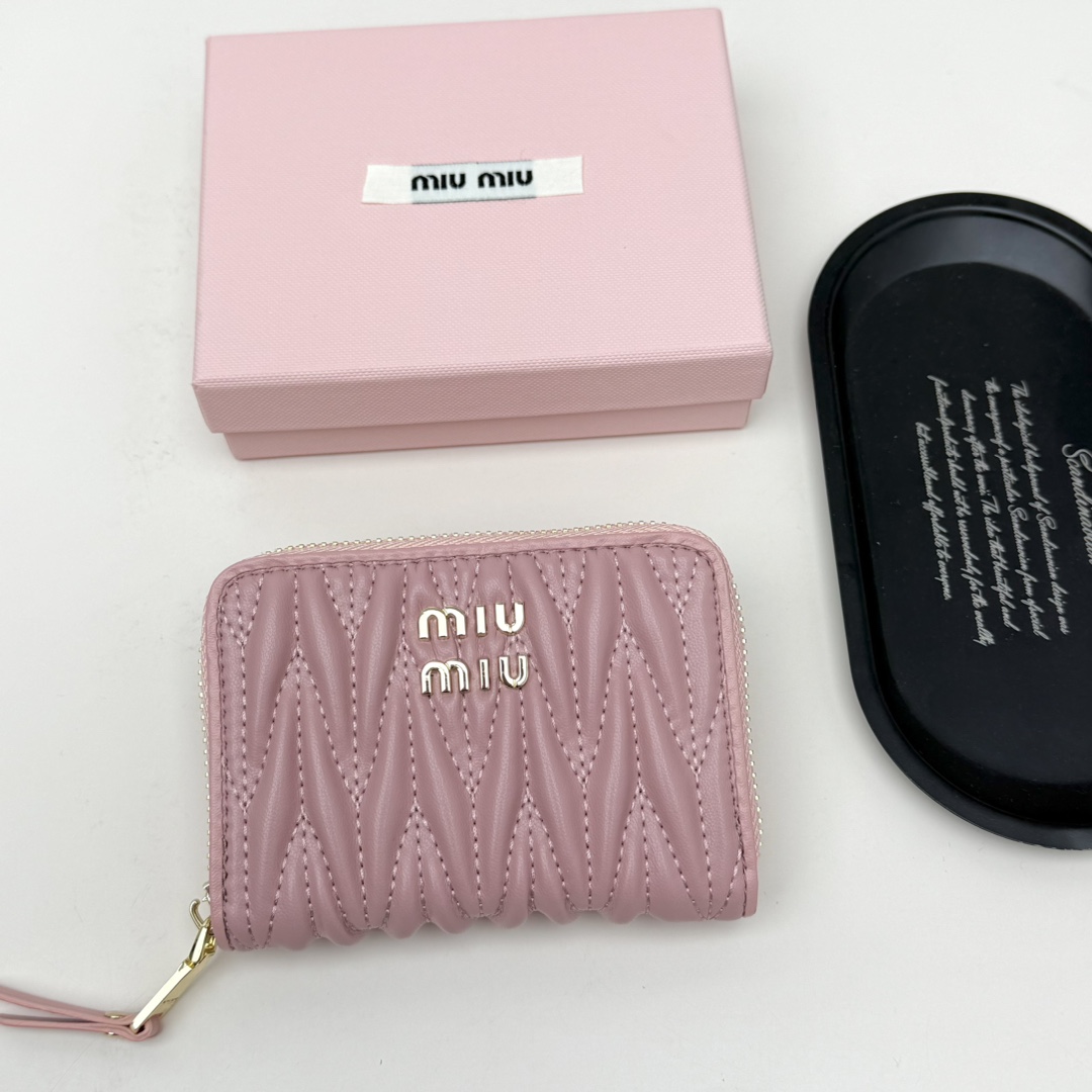 ミュウミュウ「Miu Miu」ミュウミュウ マテラッセ ラムスキン カードケース 793 / カードホルダー
