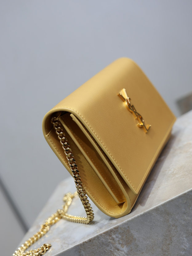 2026サンローラン「SAINT LAURENT CASSANDRE チェーンウォレット（WOC）