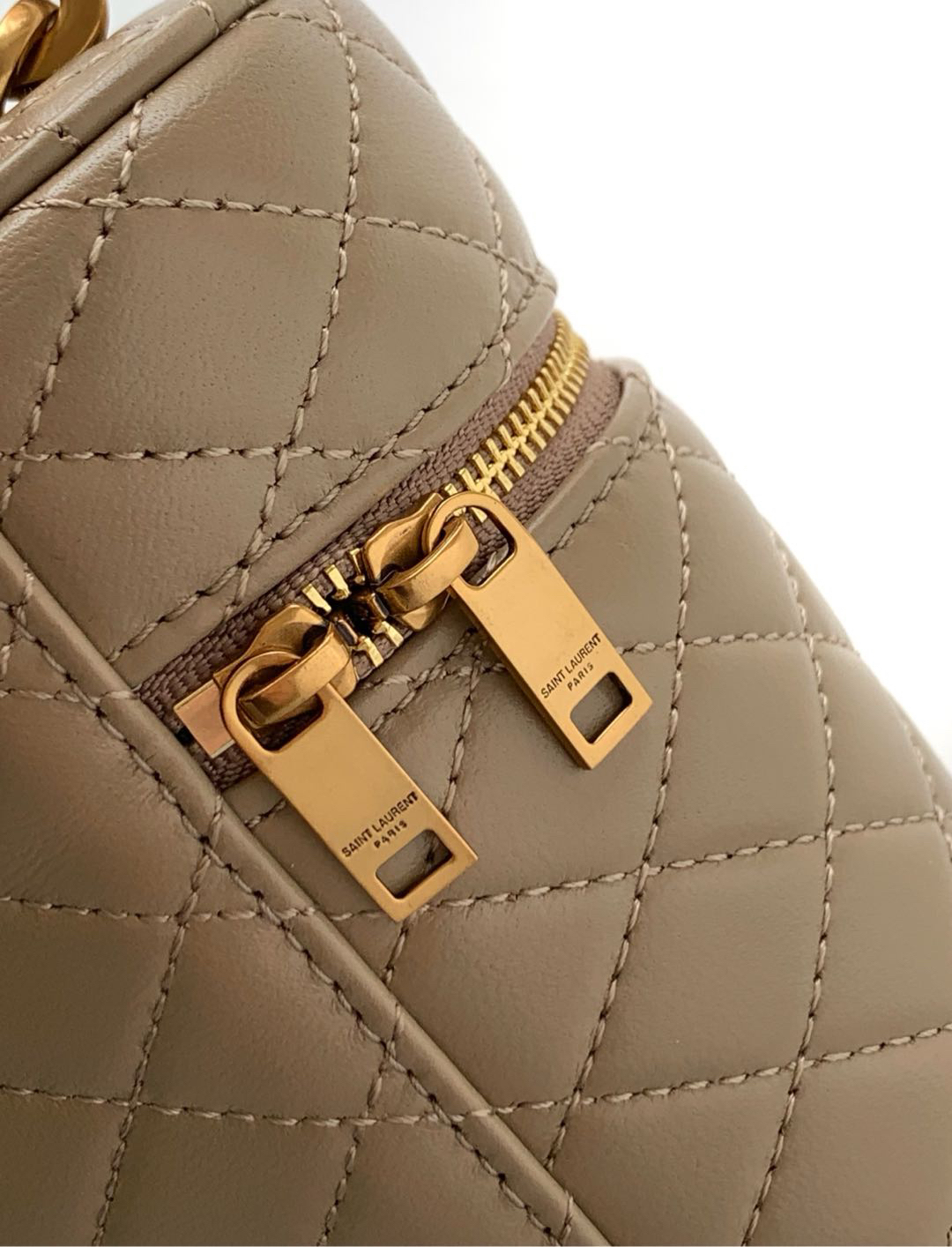 サンローラン「Saint Laurent」ギャビー ヴァニティバッグ（ラムスキン）