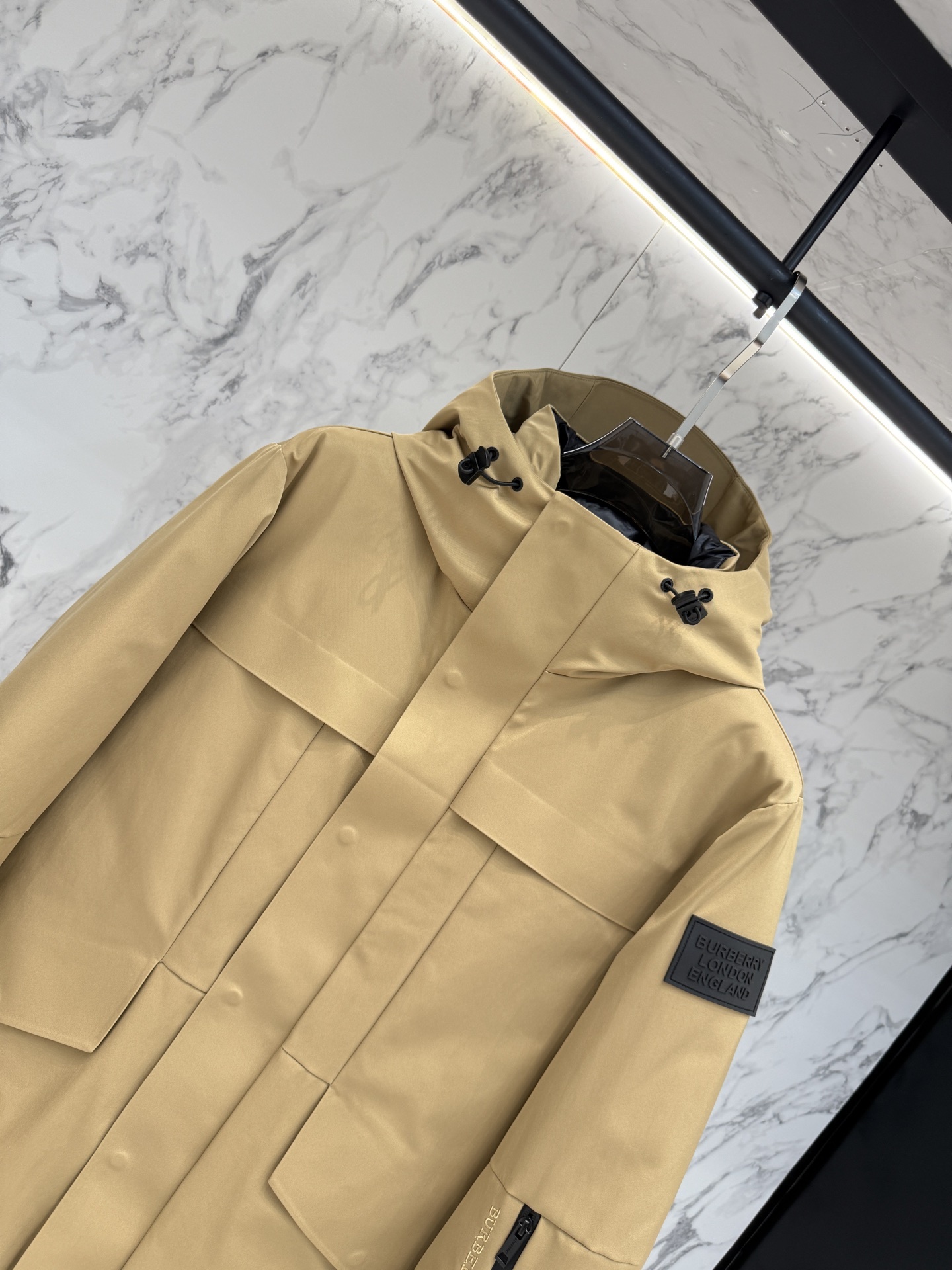 バーバリー「Burberry」秋冬ミドル丈フード付きダウンジャケット