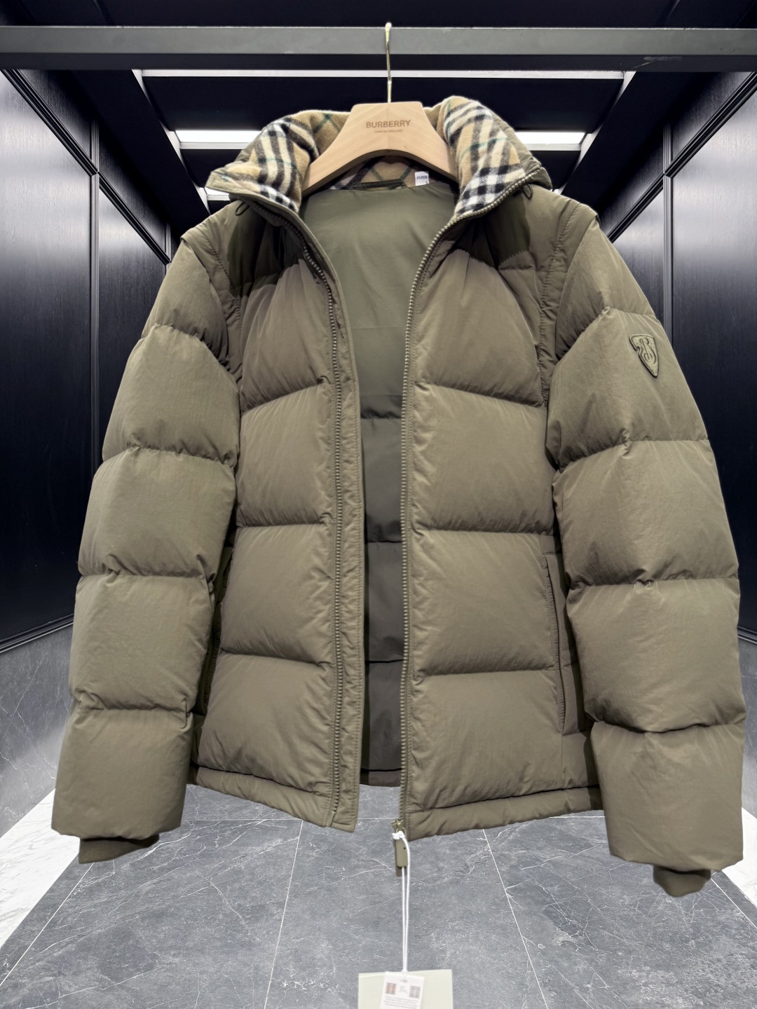 バーバリー「Burberry」秋冬着脱式袖＆フード付きダウンジャケット【超おすすめ】