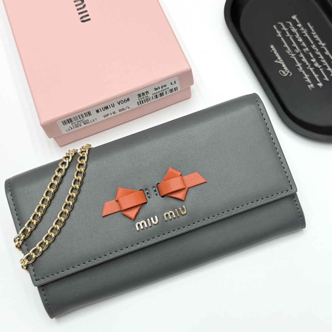 ミュウミュウ「Miu Miu」ミュウミュウ レザーミニバッグ V06 / ハンドバッグ