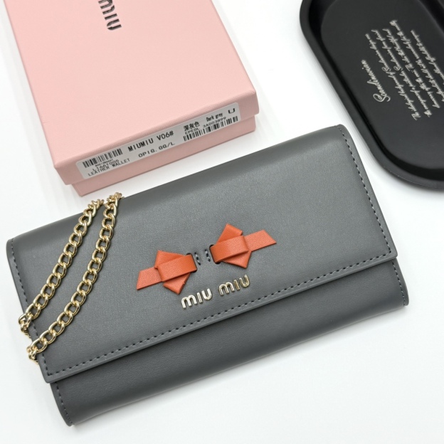 ミュウミュウ「Miu Miu」ミュウミュウ レザーミニバッグ V06 / ハンドバッグ