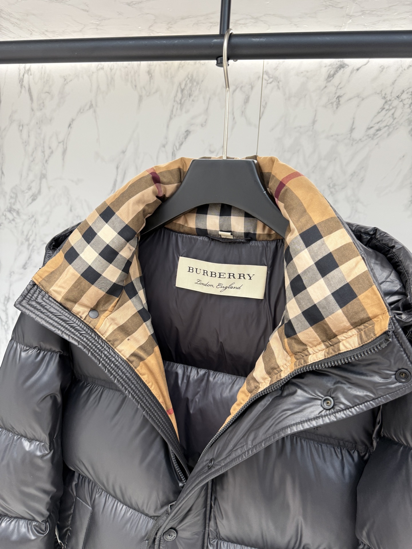 バーバリー「Burberry」秋冬ショート丈防寒ダウンジャケット