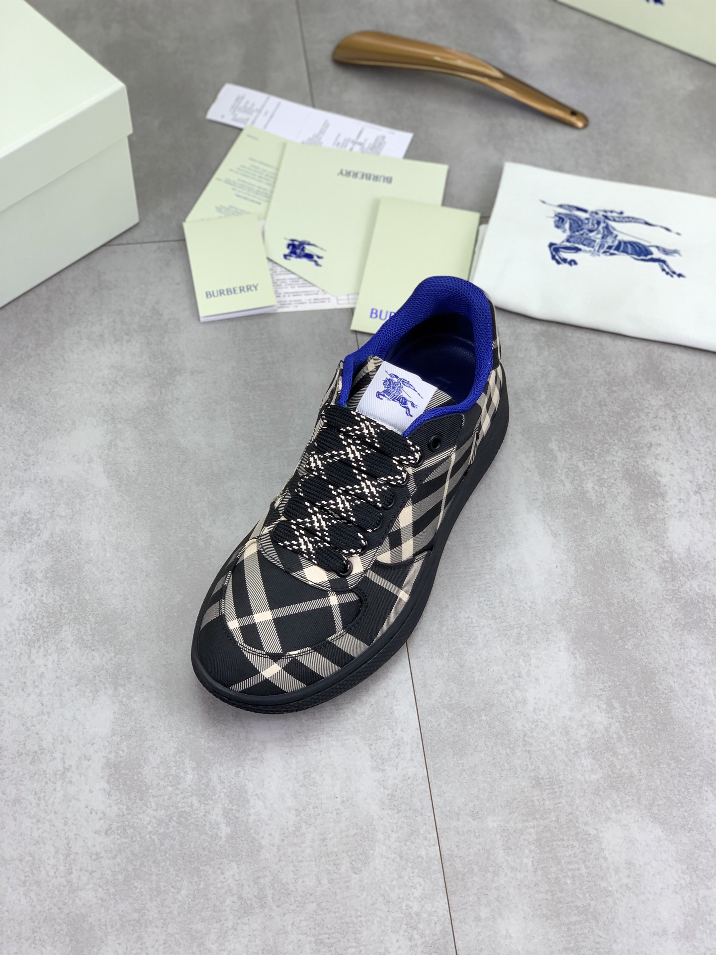 バーバリー「Burberry」バーバリー テラス スニーカー / レザースニーカー