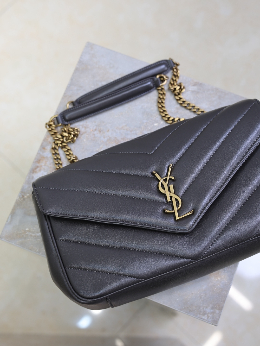2026サンローラン「Saint Laurent LOULOU ミディアム マトラッセラムスキン ショルダーバッグ