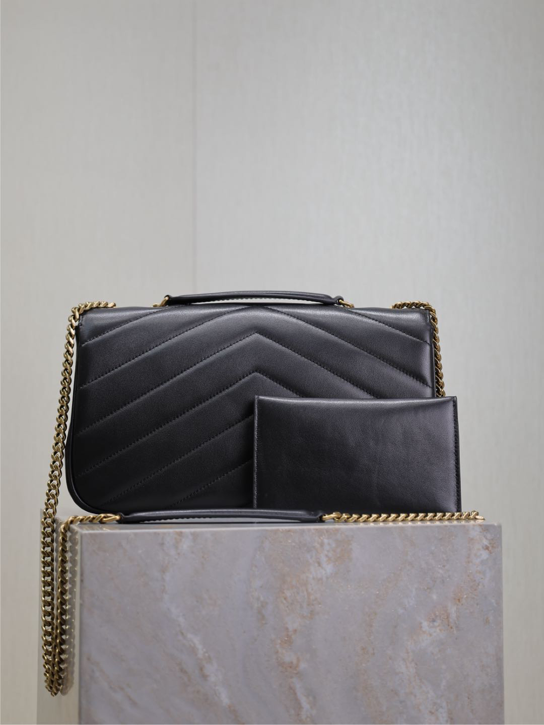 2026サンローラン「Saint Laurent LOULOU ミディアム マトラッセラムスキン ショルダーバッグ