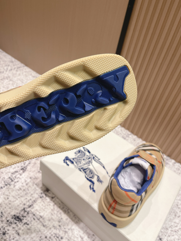 バーバリー「Burberry」バーバリー ボックス スニーカー / プレミアムレザースニーカー
