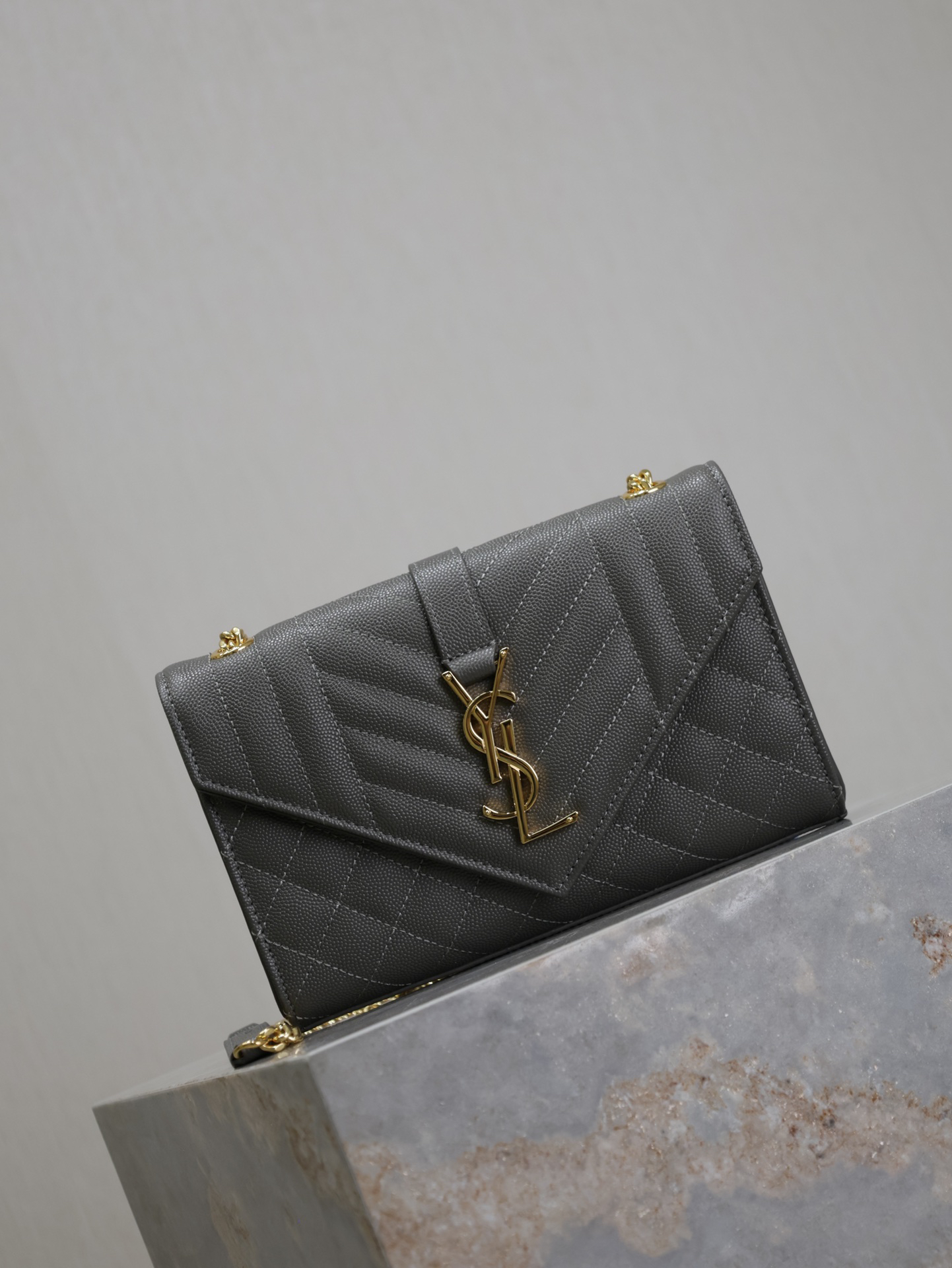 2026サンローラン「SAINT LAURENT ENVELOPPE スモール チェーンショルダーバッグ
