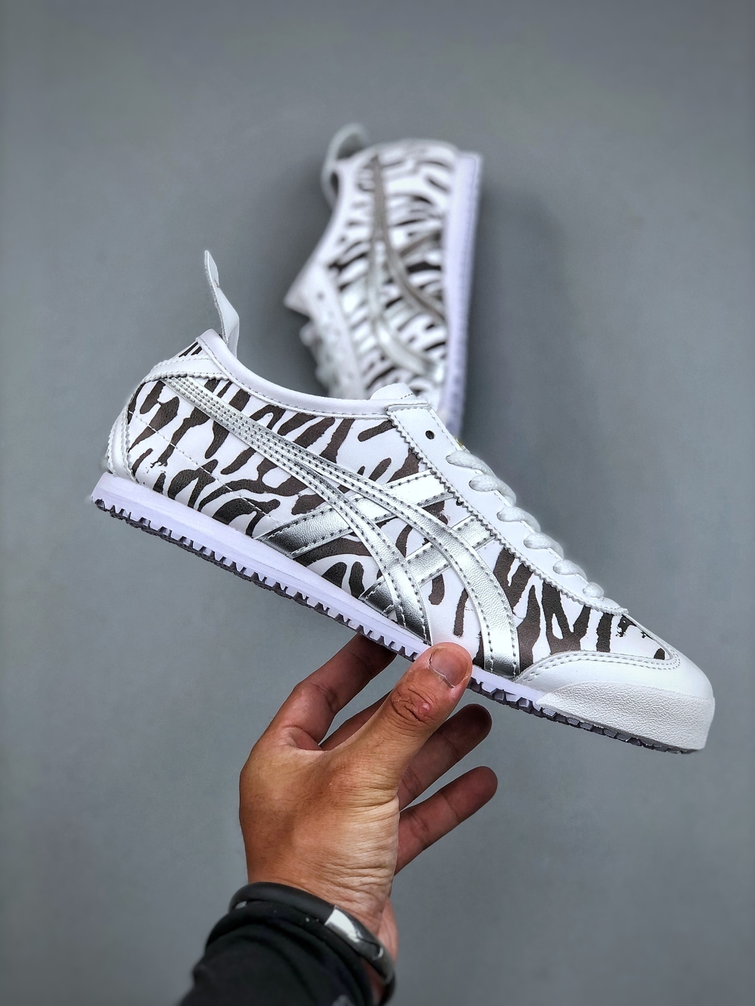 オニツカタイガー「Onitsuka Tiger」MEXICO 66 スリッポン スニーカー