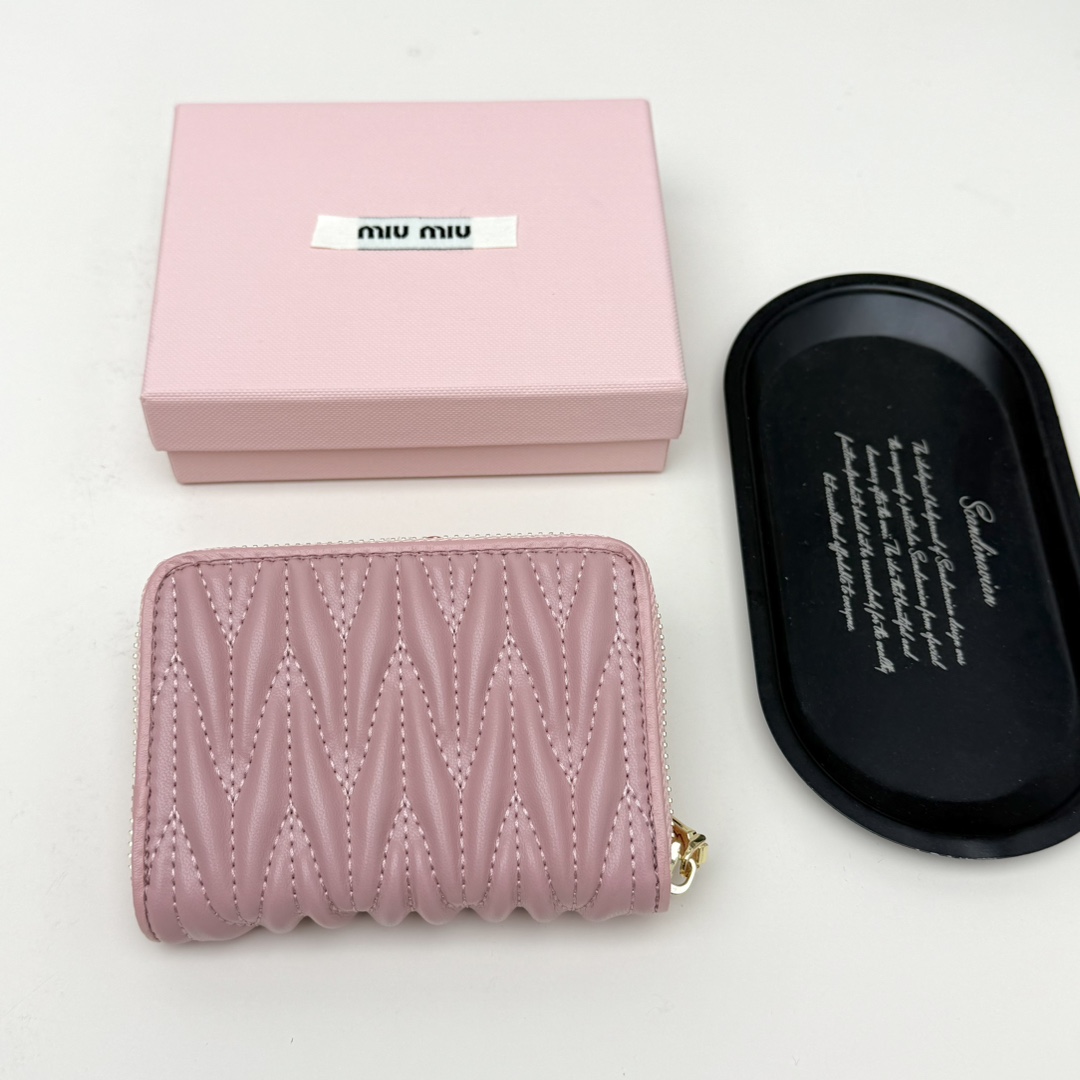 ミュウミュウ「Miu Miu」ミュウミュウ マテラッセ ラムスキン カードケース 793 / カードホルダー