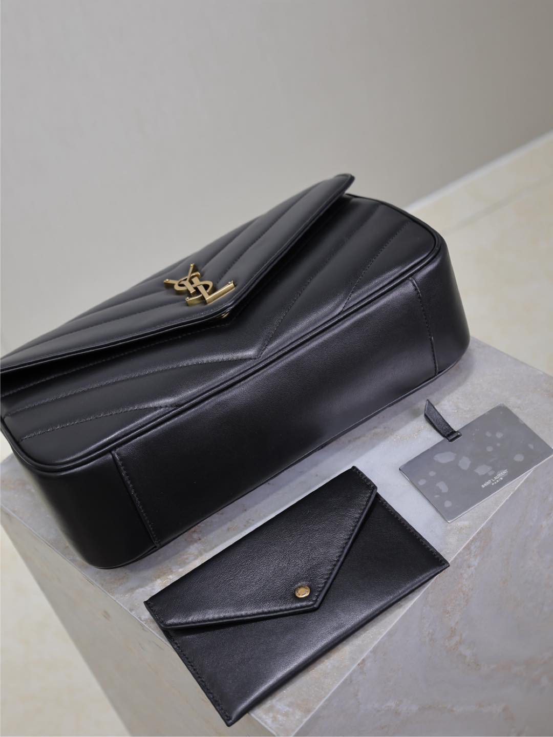 2026サンローラン「Saint Laurent LOULOU ミディアム マトラッセラムスキン ショルダーバッグ