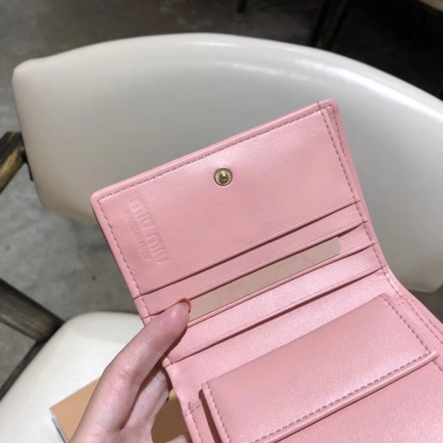 ミュウミュウ「Miu Miu」ミュウミュウ ラムスキン コンパクトバッグ 5439 / ショルダーバッグ
