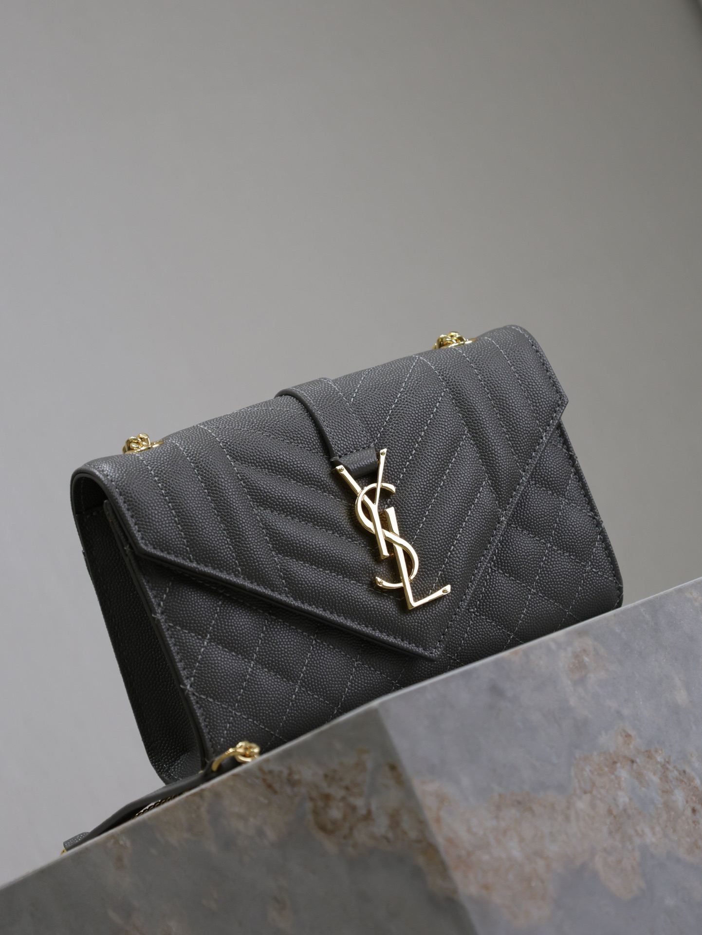 2026サンローラン「SAINT LAURENT ENVELOPPE スモール チェーンショルダーバッグ