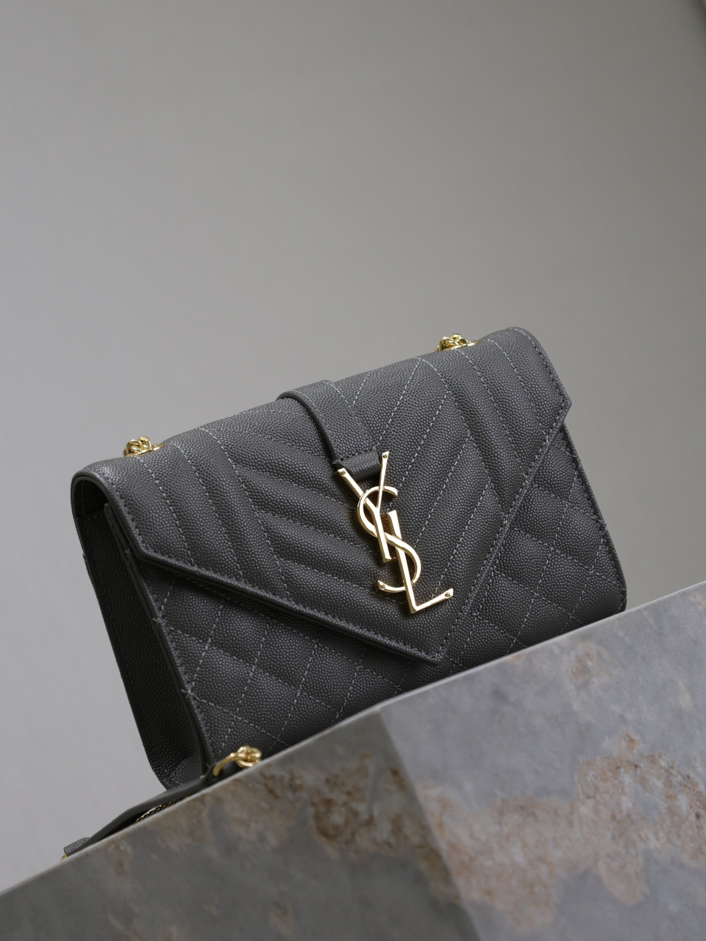 2026サンローラン「SAINT LAURENT ENVELOPPE スモール チェーンショルダーバッグ