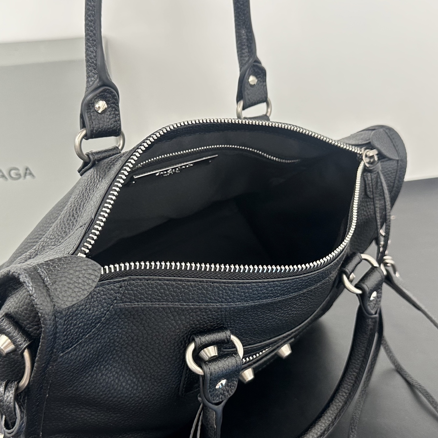 バレンシアガ「Balenciaga」バレンシアガ ル・シティ スモール / ショルダーバッグ