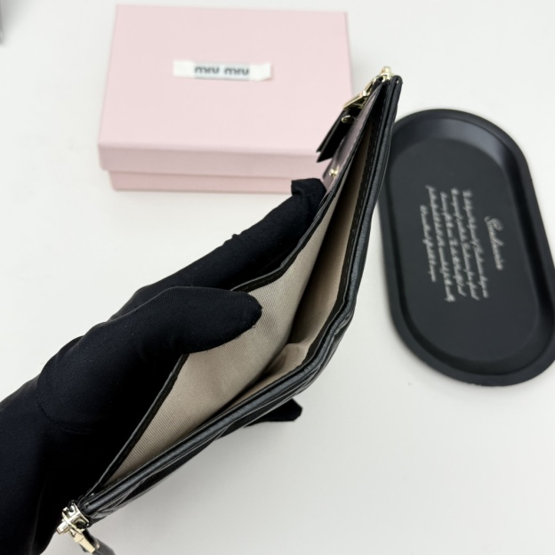 ミュウミュウ「Miu Miu」ミュウミュウ マテラッセ ラムスキン コンパクトバッグ 790 / ショルダーバッグ