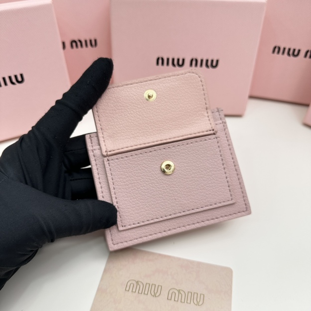 ミュウミュウ「Miu Miu」ミュウミュウ カーフスキン マルチウォレット 5237 / コンパクトウォレット