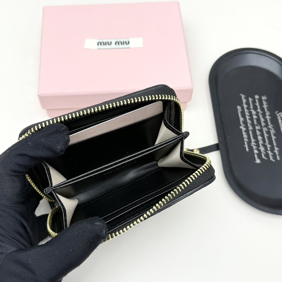 ミュウミュウ「Miu Miu」ミュウミュウ マテラッセ ラムスキン カードケース 793 / カードホルダー