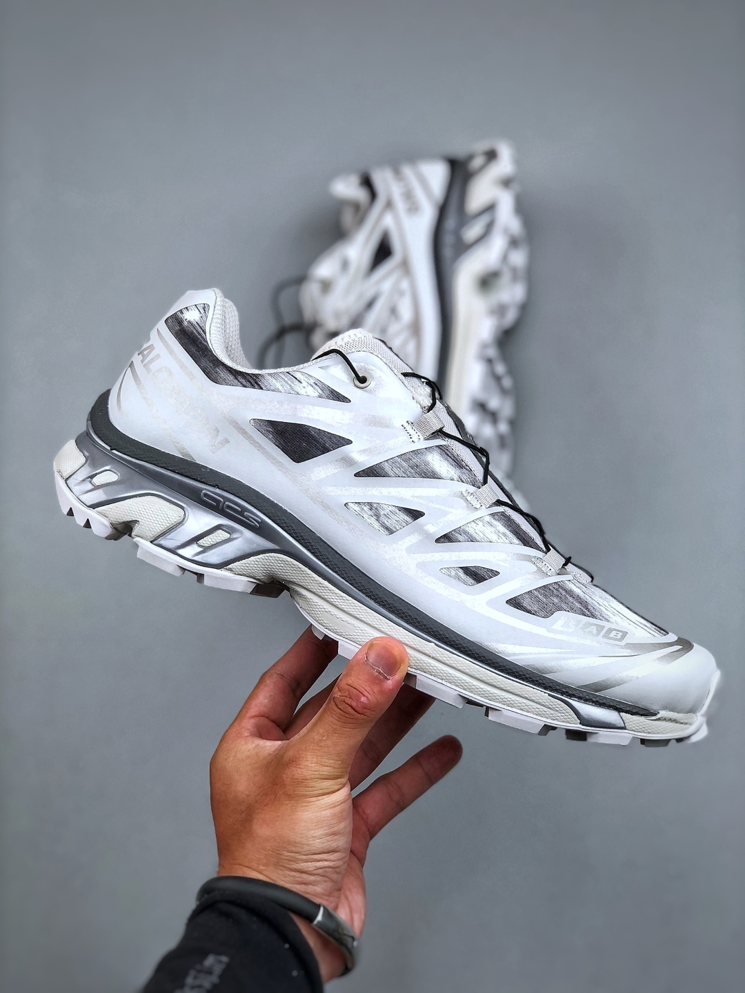 サロモン「SALOMON」XT-6 ユニセックス スポーツスタイルシューズ