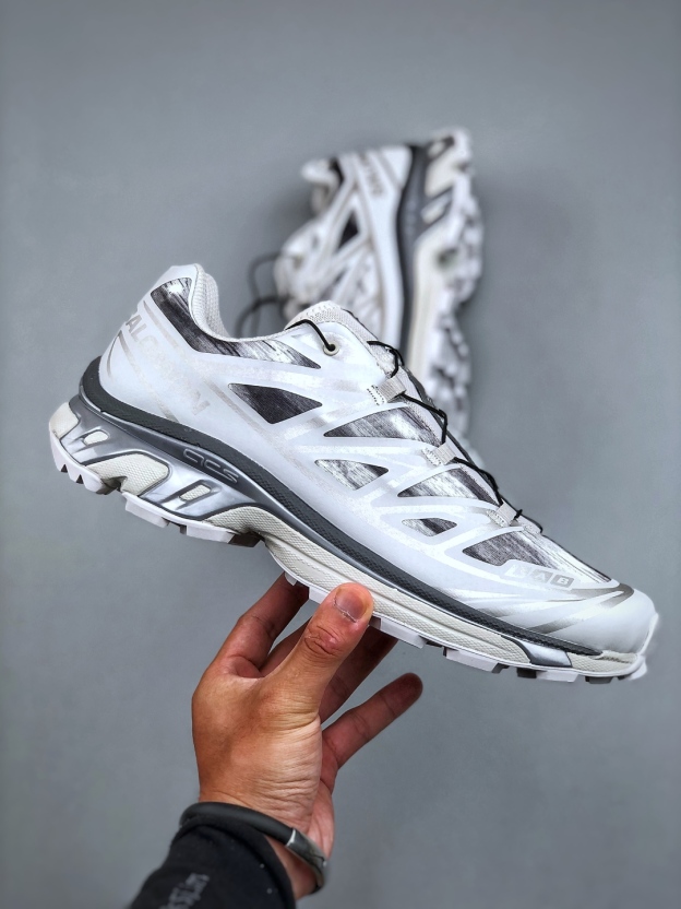 サロモン「SALOMON」XT-6 ユニセックス スポーツスタイルシューズ