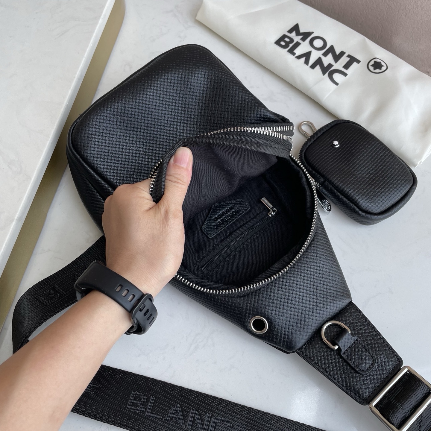 モンブラン 「Montblanc」モンブラン メンズレザーチェストバッグ / クロスボディバッグ