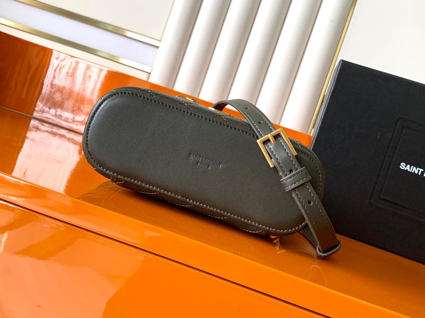 サンローラン「Saint Laurent」ギャビー ヴァニティバッグ（ラムスキン）