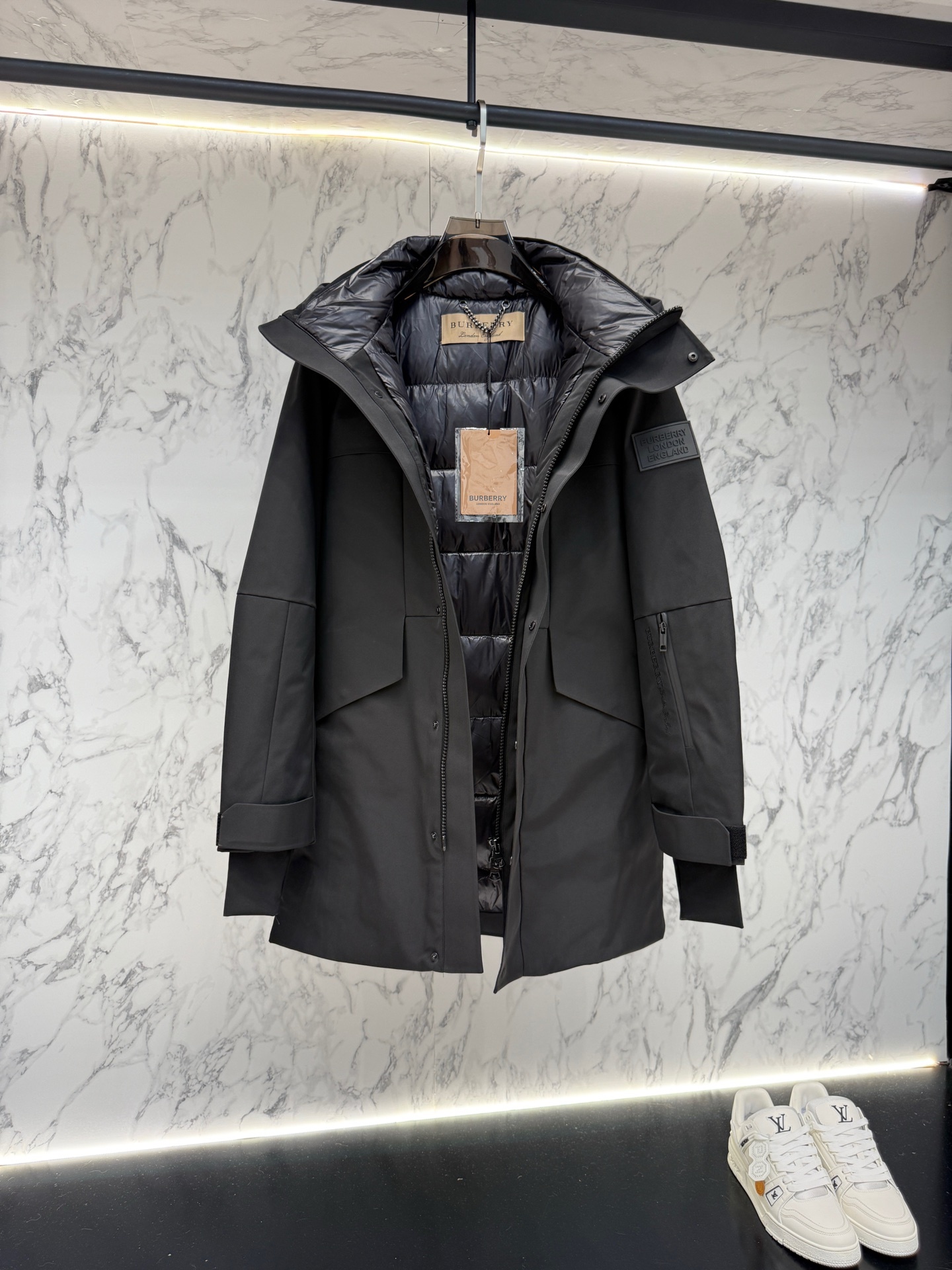 バーバリー「Burberry」秋冬ミドル丈フード付きダウンジャケット