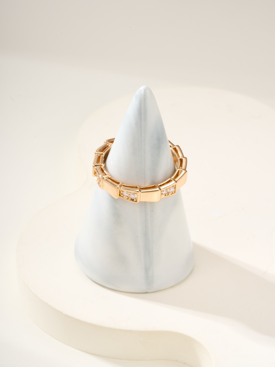 ブルガリ「Bvlgari」エレガントなリングコレクション