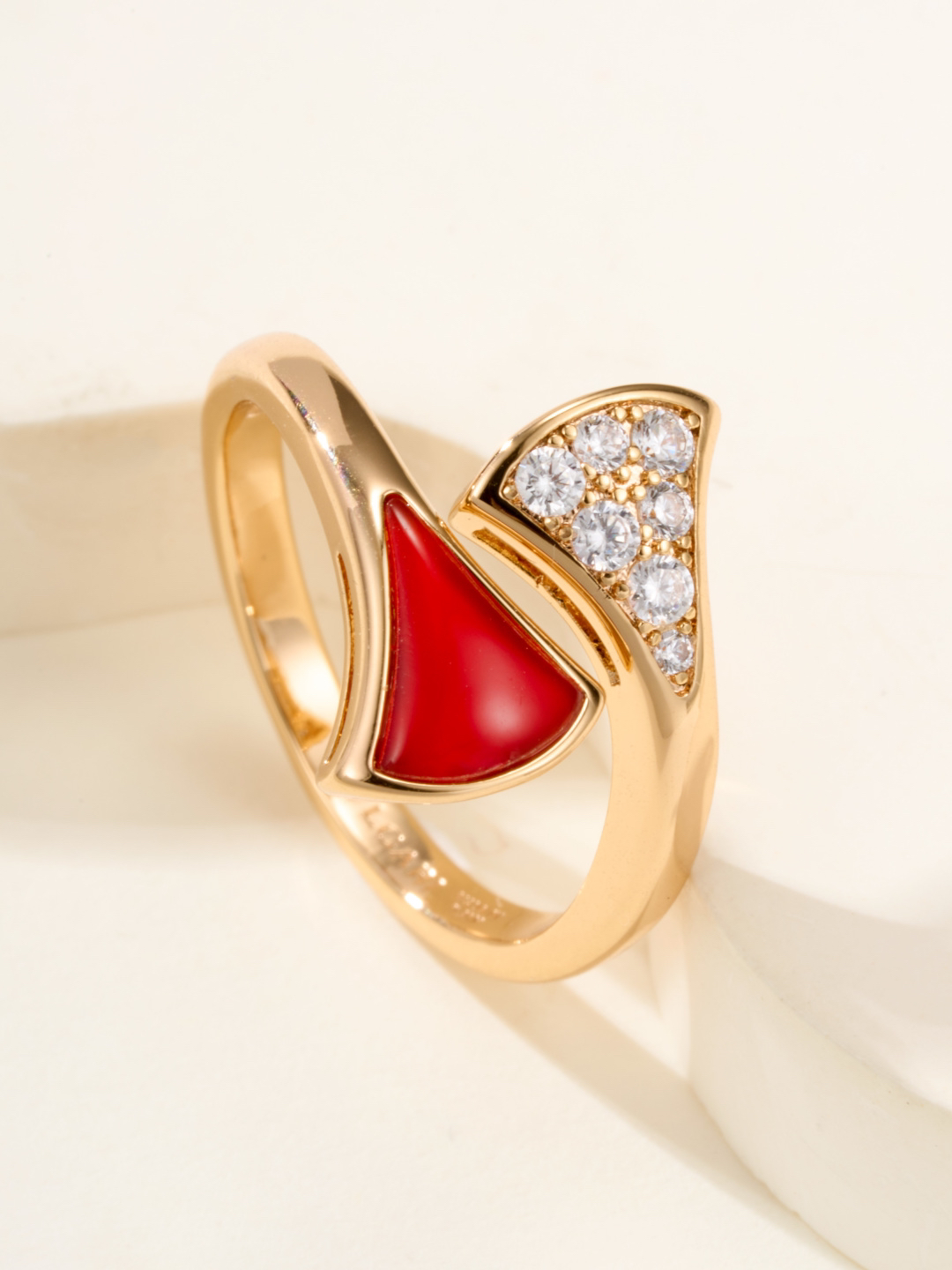 ブルガリ「Bvlgari」エレガントなリングコレクション