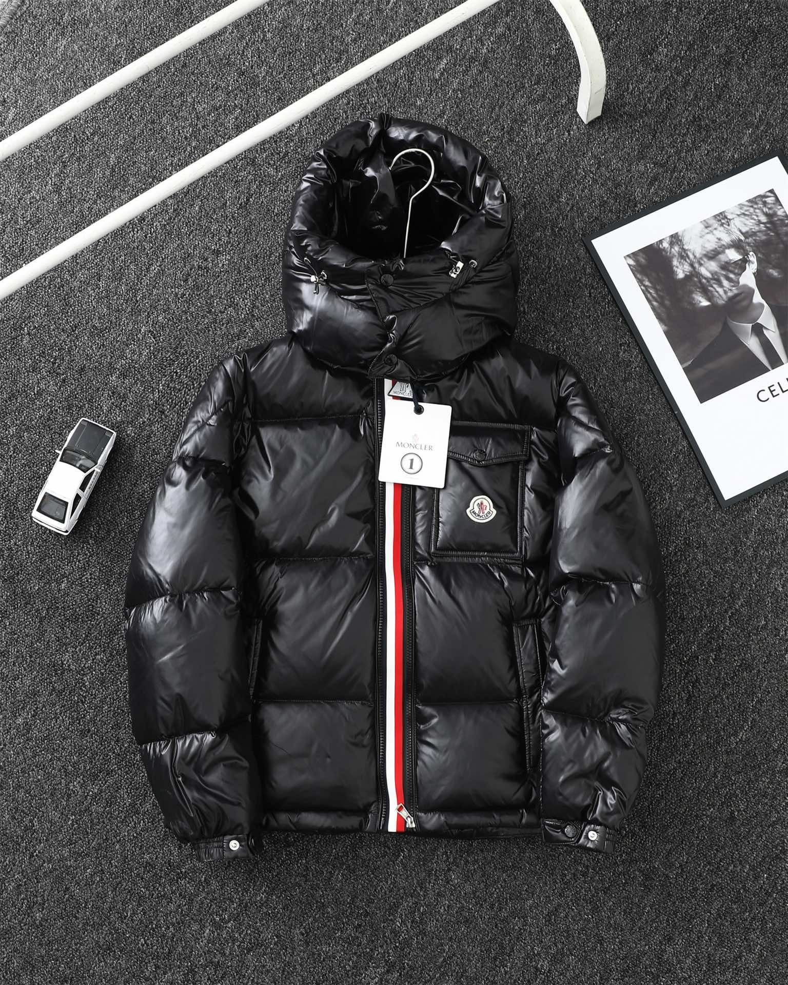 モンクレール メンズ 三色織りテープカラーストライプショートダウンジャケット