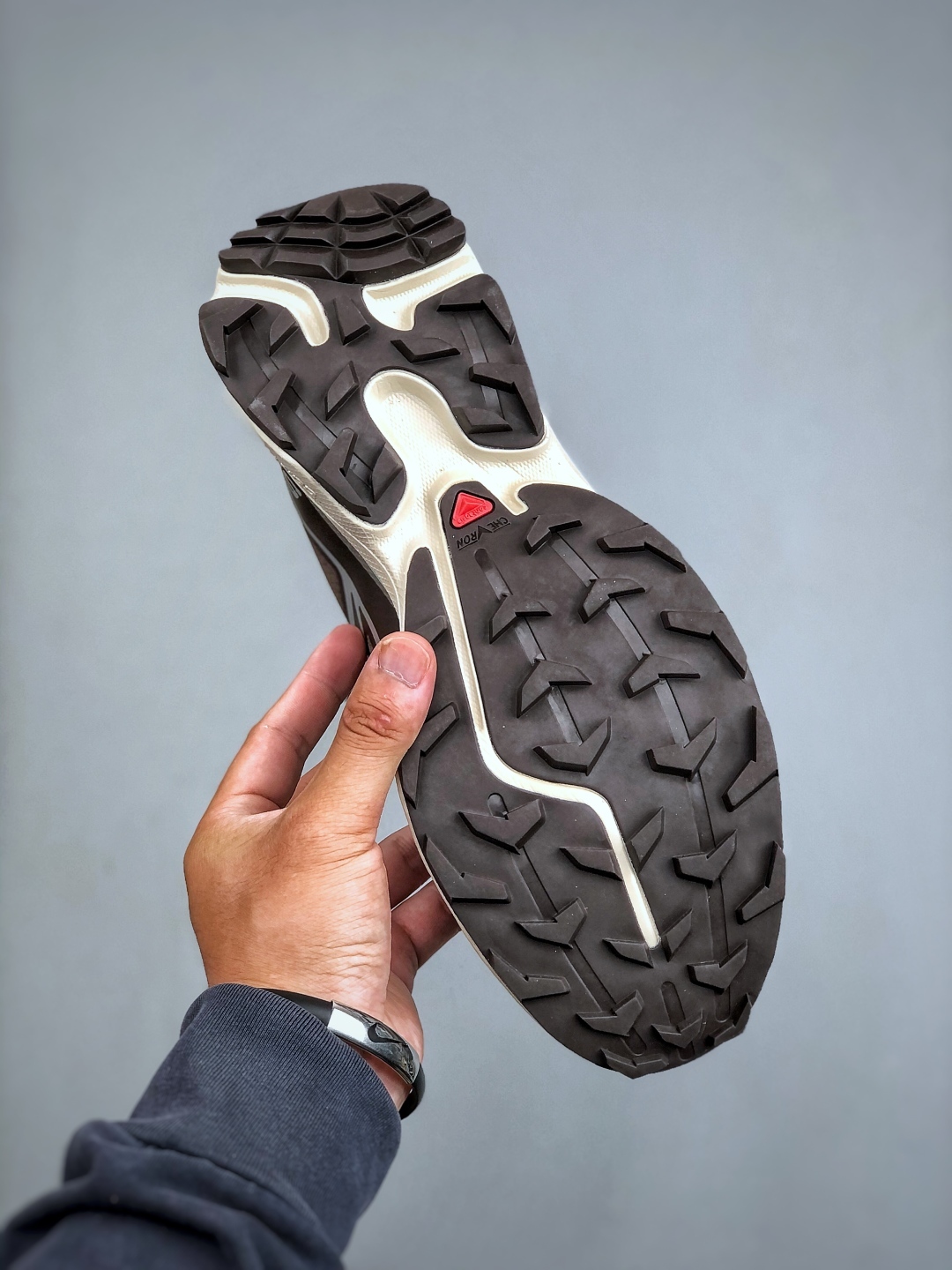 サロモン「SALOMON」XT-6 ユニセックス スポーツスタイルシューズ