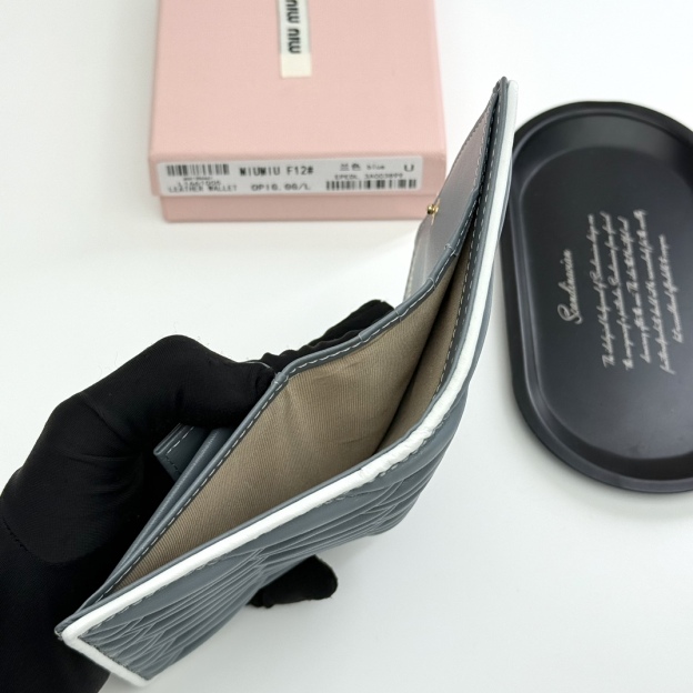 ミュウミュウ「Miu Miu」ミュウミュウ マテラッセ ラムスキン マルチウォレット F12 / コンパクトウォレット