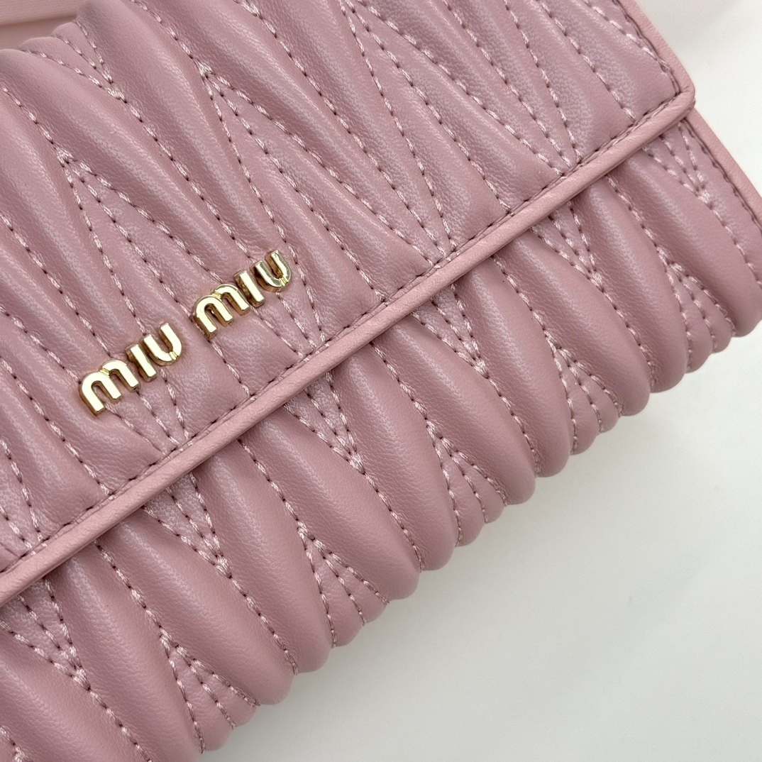 ミュウミュウ「Miu Miu」ミュウミュウ マテラッセ ラムスキン コンパクトウォレット 9886 / 二つ折り財布