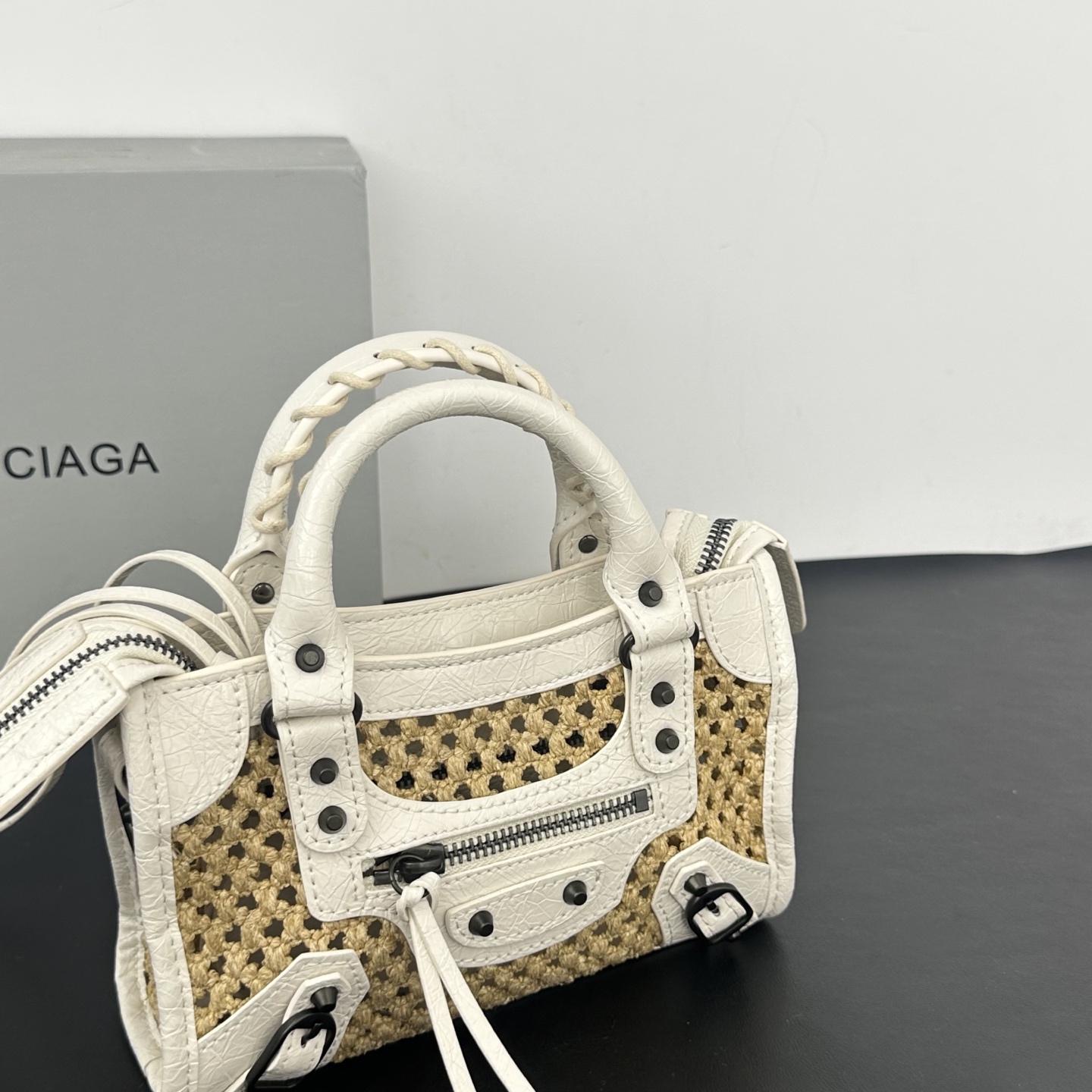 バレンシアガ「Balenciaga」バレンシアガ ラフィア ル・シティ ハンドバッグ / トートバッグ