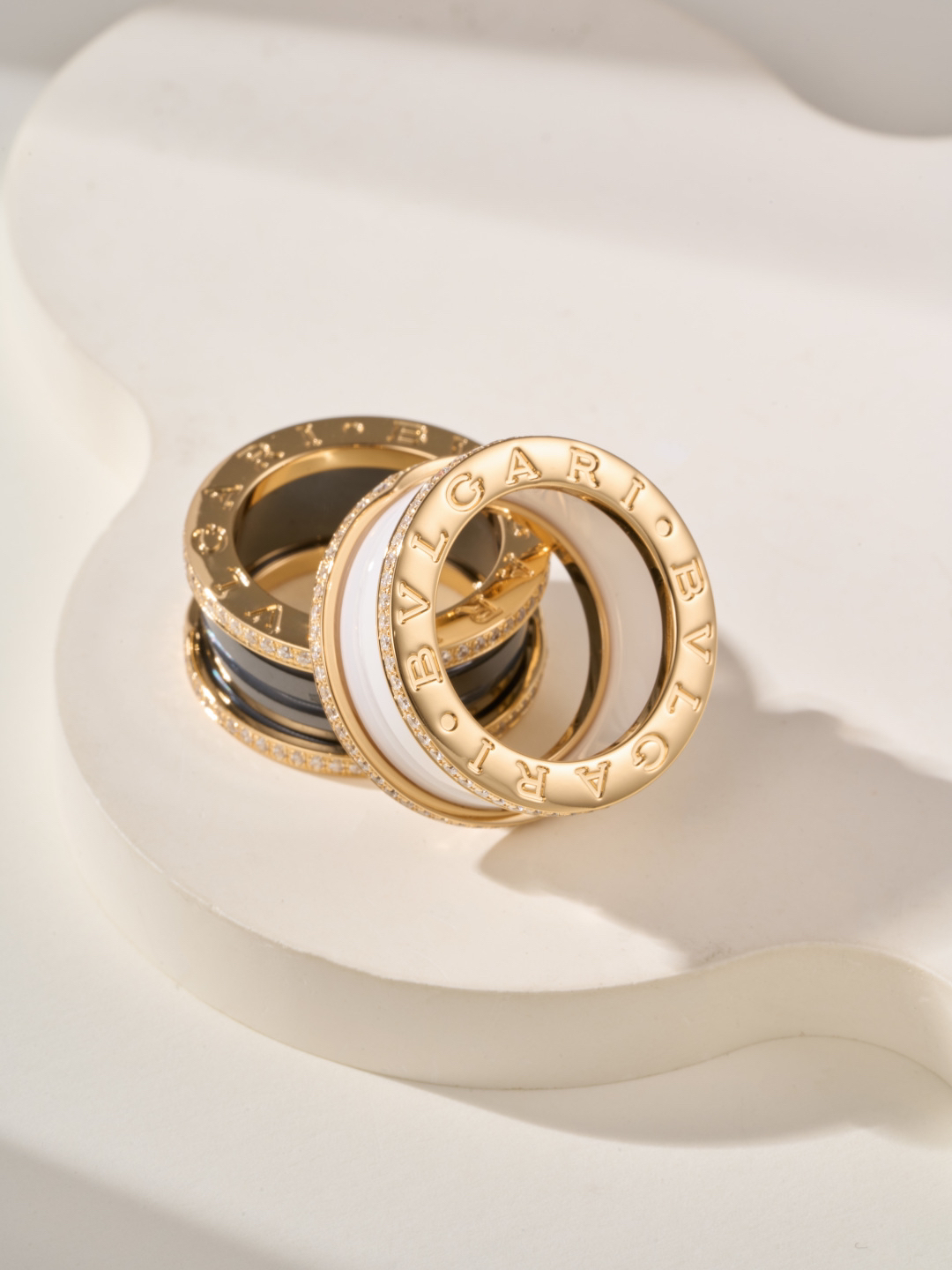 ブルガリ「Bvlgari」エレガントなリングコレクション