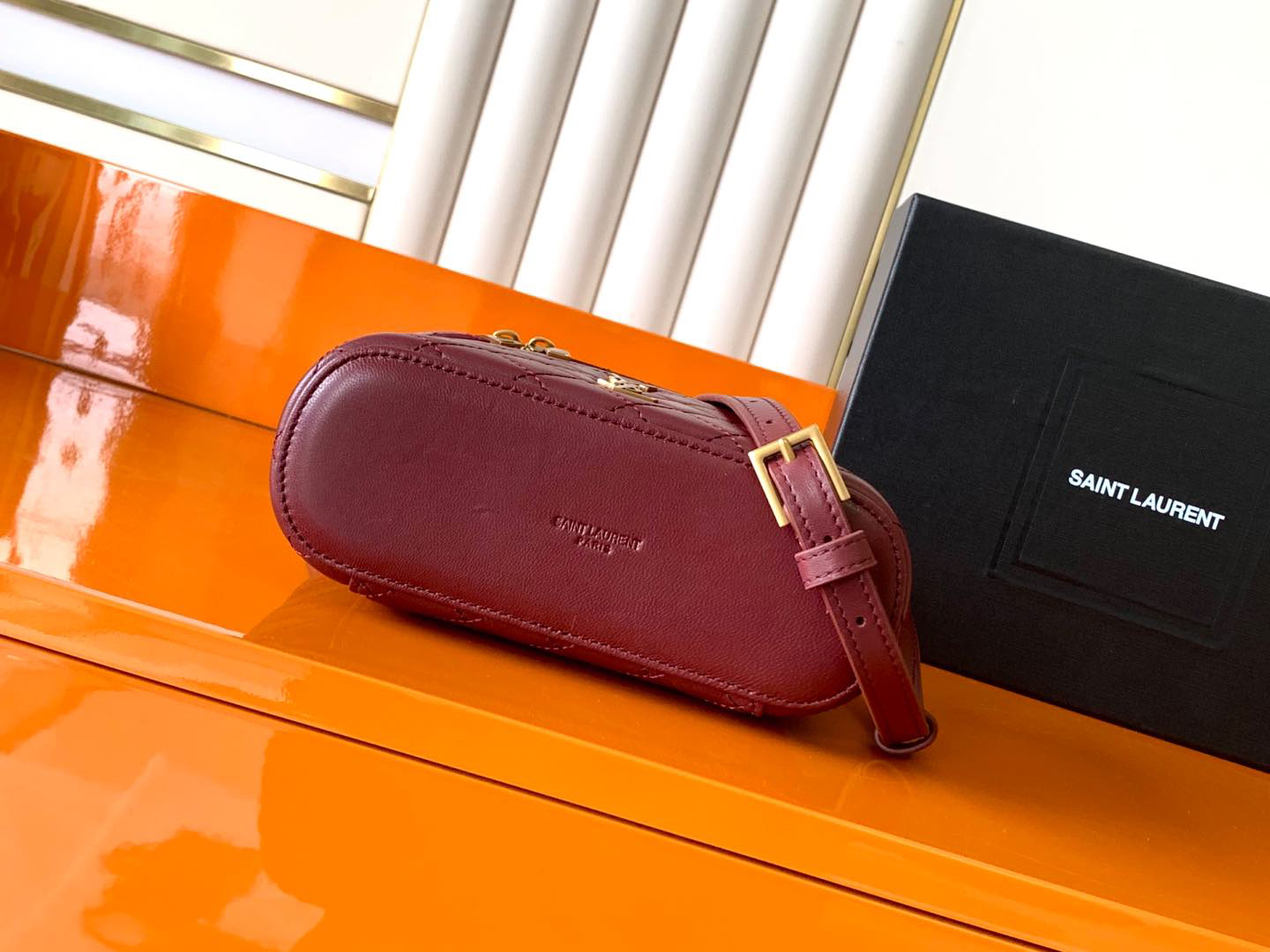 サンローラン「Saint Laurent」ギャビー ヴァニティバッグ（ラムスキン）