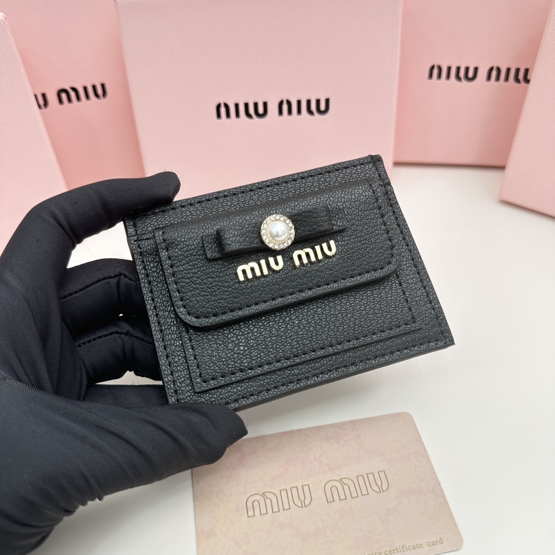 ミュウミュウ「Miu Miu」ミュウミュウ カーフスキン マルチウォレット 5236 / 二つ折り財布
