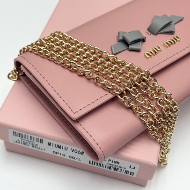 ミュウミュウ「Miu Miu」ミュウミュウ レザーミニバッグ V06 / ハンドバッグ