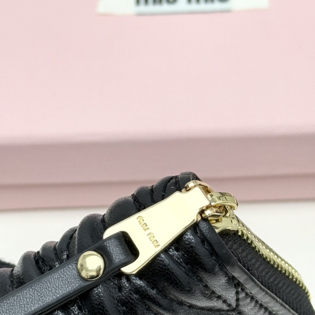 ミュウミュウ「Miu Miu」ミュウミュウ マテラッセ ラムスキン カードケース 793 / カードホルダー